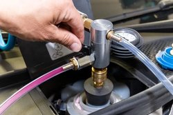 APARAT INCARCARE CU VACUUM SISTEM RACIRE HAZET 4801-1 - Piesa auto compatibila cu mai multe marci