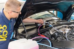 APARAT INCARCARE CU VACUUM SISTEM RACIRE HAZET 4801-1 - Piesa auto compatibila cu mai multe marci