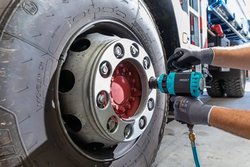 Masina de insurubat cu percutie (aer comprimat) HAZET 9014TT