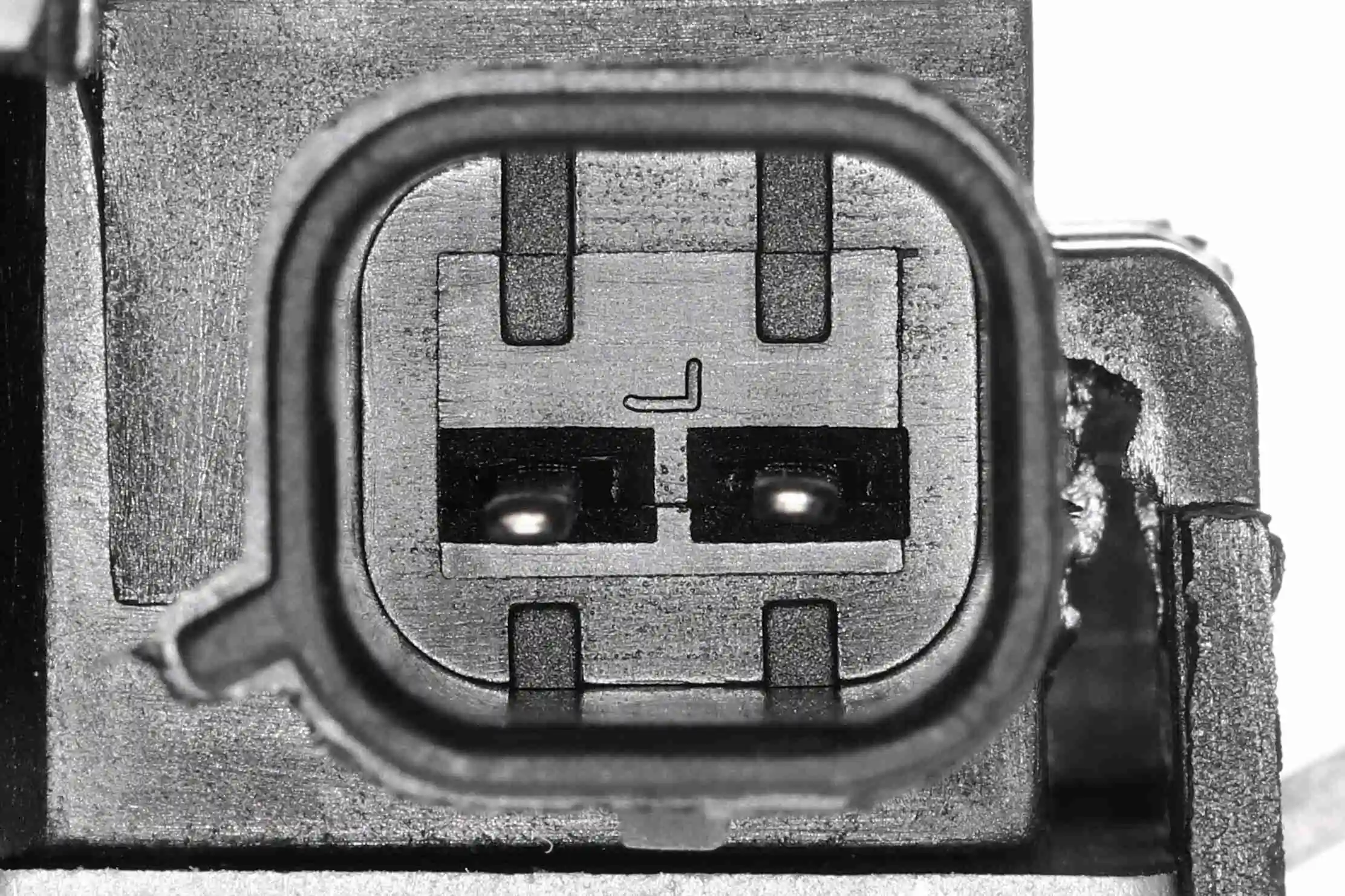 Inchizator capota motor