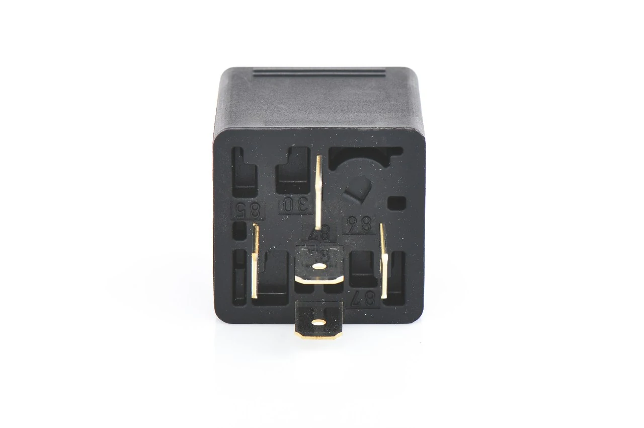 Releu multifunctional