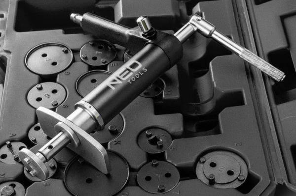 Dispozitiv de reintroducere, piston etrier de frana