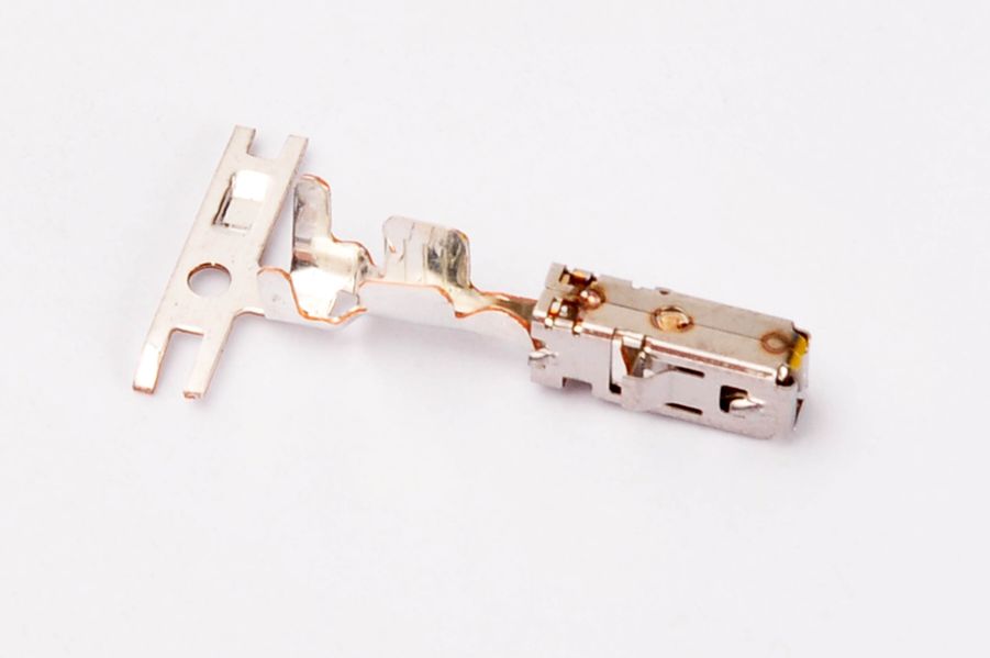 Conector cablaj