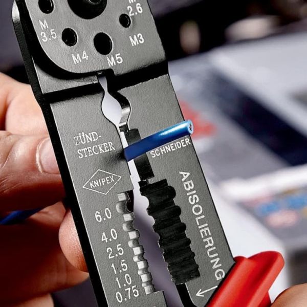 Pliers for handling electrical installations