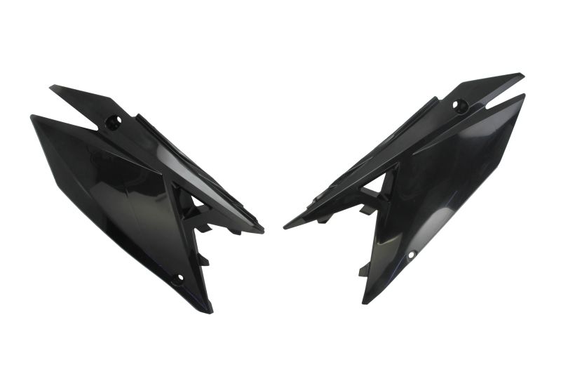 Kituri de plastic negru
